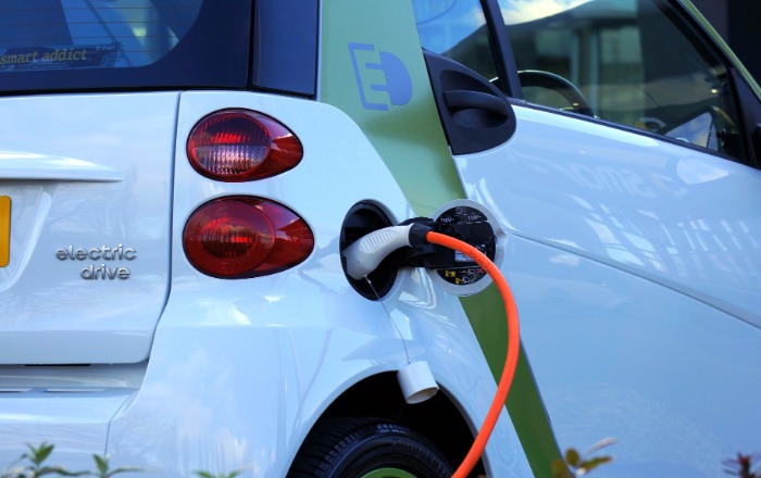 Taroltak az elektromos autók Magyarországon
