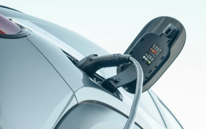 Felpörgött a német autóipar, egyre népszerűbbek az elektromos járművek