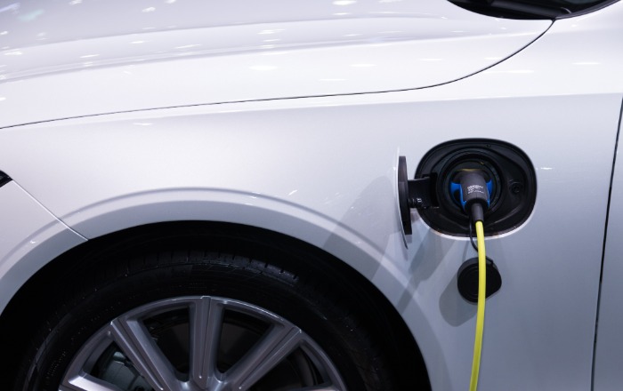 Meglepő felmérés készült az elektromos autókról: az amerikaiak fele visszacserélné őket robbanómotorosra